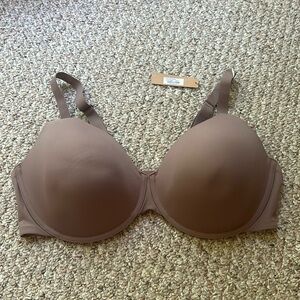 NWT Skims T Shirt Bra